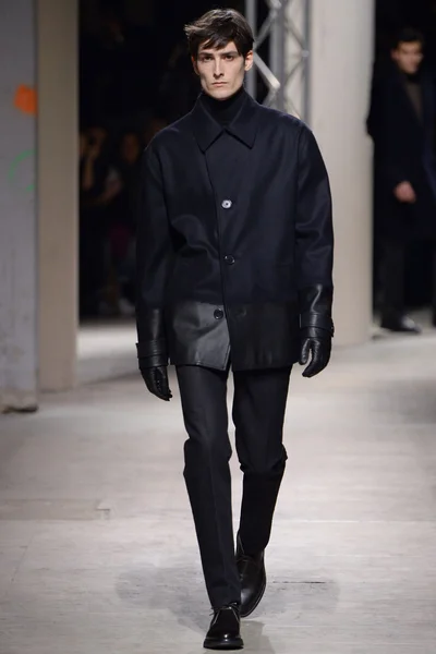 Look 18
